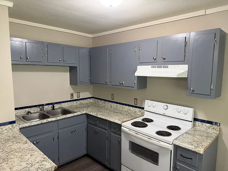 4 Pine Tree Apartment Rd — Photo 6