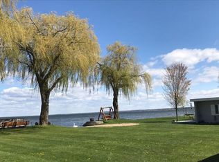 10222 W Shore Dr, Houghton Lake, MI 48629