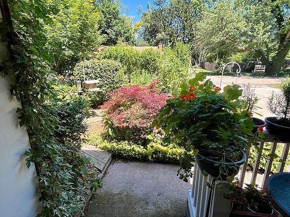 3rd image of 2675 Valley Dr