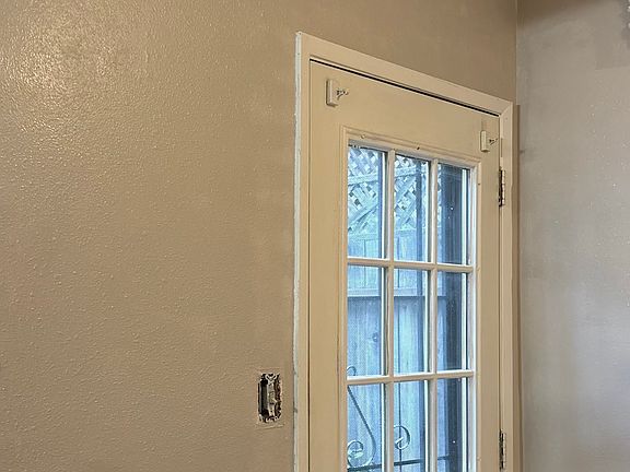 4th image of 2613 Harkness St #Adu