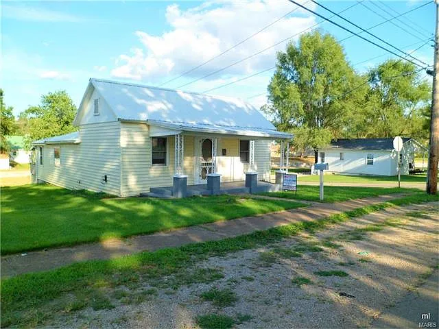 208 Monroe St photo 1