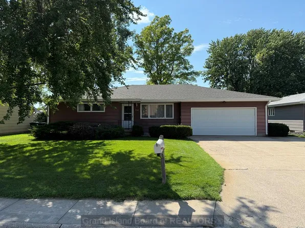 1404 Howard Pl, Grand Island, NE 68803