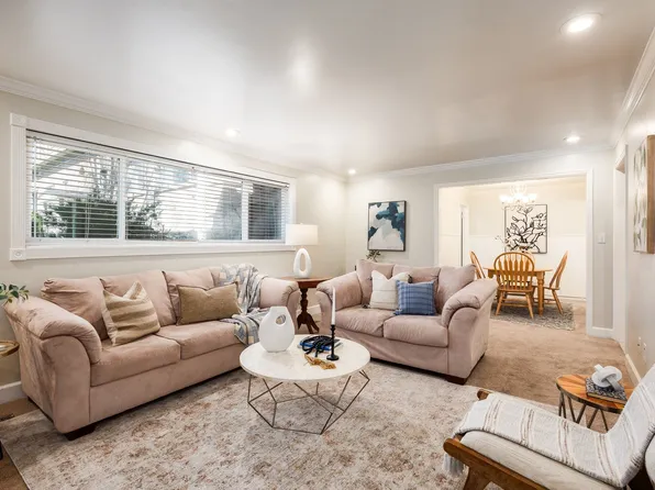 2220 E Murray Holladay Rd APT 82, Holladay, UT 84117