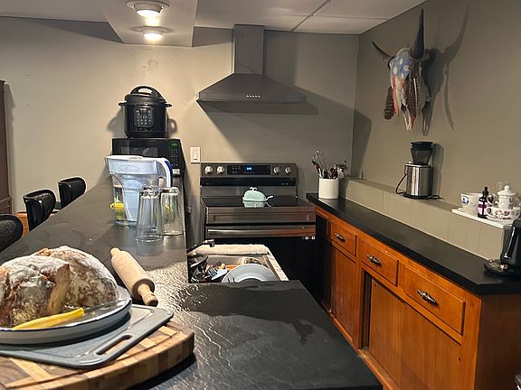Full kitchen