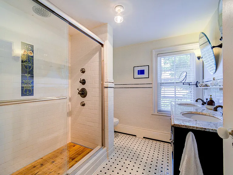 123 Bedell Ave — Photo 22