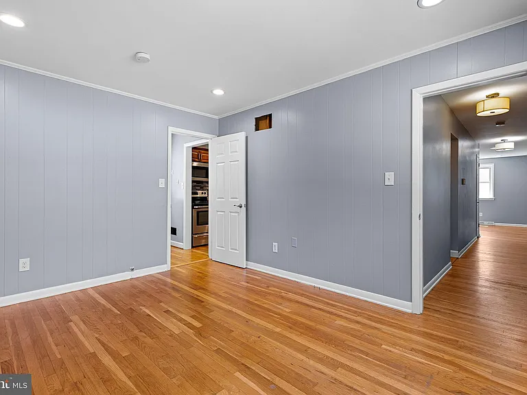 24 Fremont Rd — Photo 3