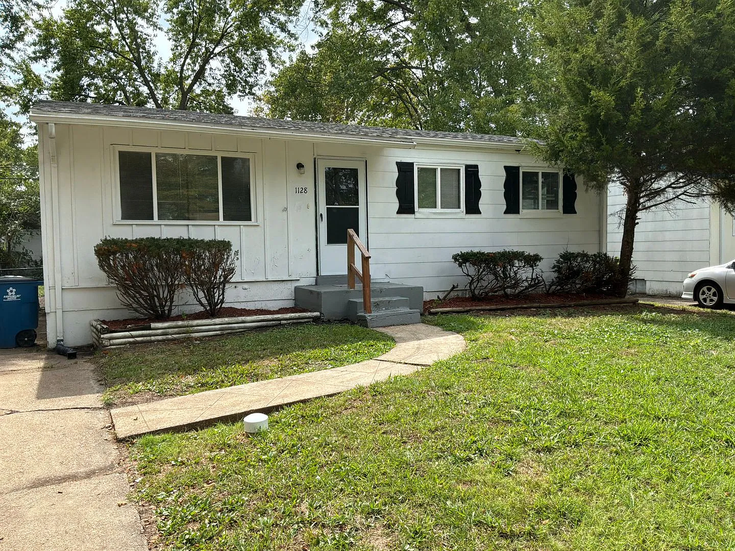 Welcome to 1128 Scott, a charming 3BD, 1BA house located in the heart of St. Louis, MO — Photo 2