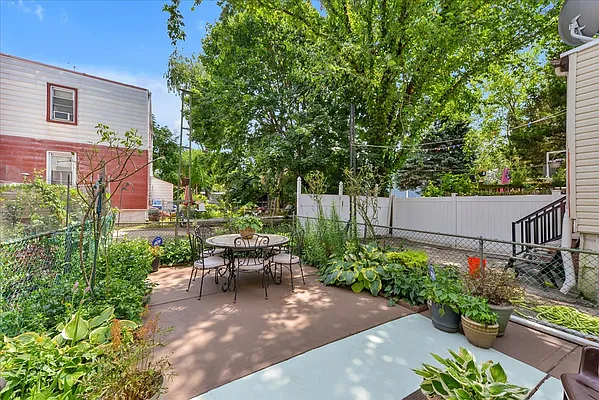 Sold by ERA Top Service Realty, Inc. | media 21