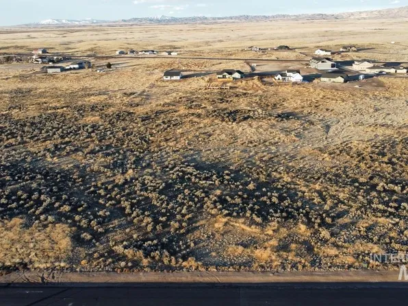 E Piper St, Mountain Home, ID 83647