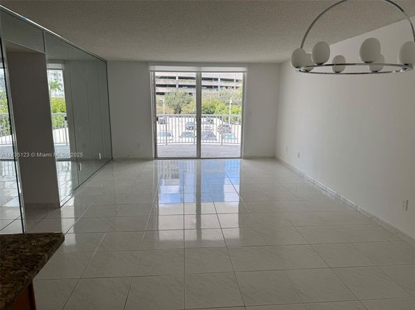 1420 Brickell Bay Dr APT 306D, Miami, FL 33131