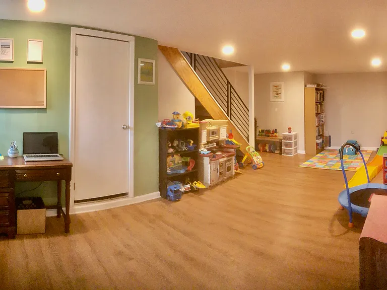 4624 Regent St — Photo 6