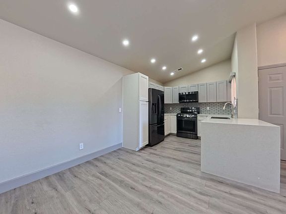 5th image of 5415 W Harmon Ave Unit 2134