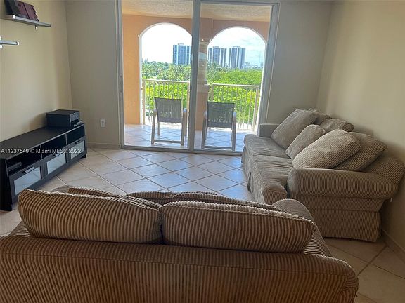 5th image of 19901 E Country Club Dr #2607