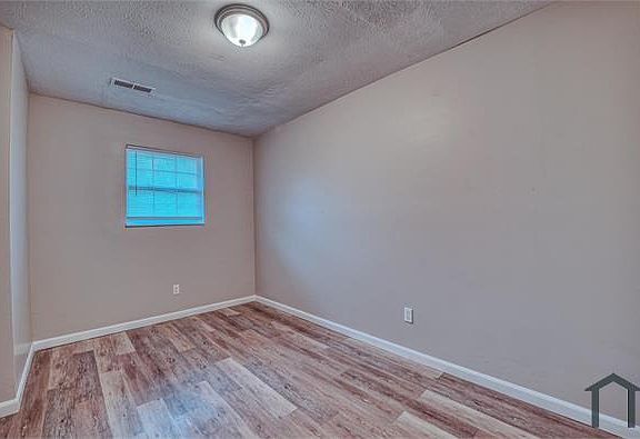 4th image of 2735 Joyce Ave #B