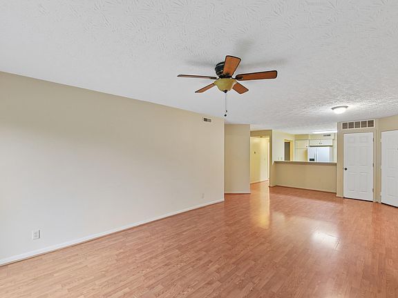 3rd image of 2097 Clareglen Dr #102