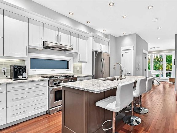 4th image of 4117 E 16a St SW