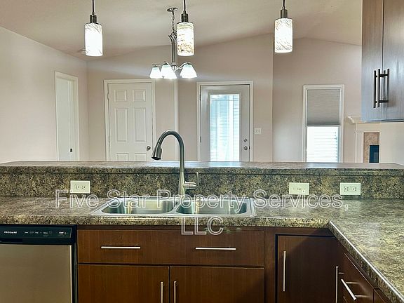 5th image of 1408 School House Ln