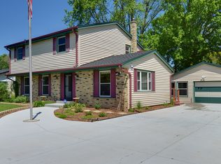 10820 W Bobolink Ave, Milwaukee, WI 53225