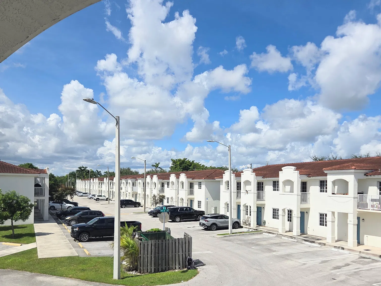 3 bed, 1276 sqft, $2,300 — Photo 1