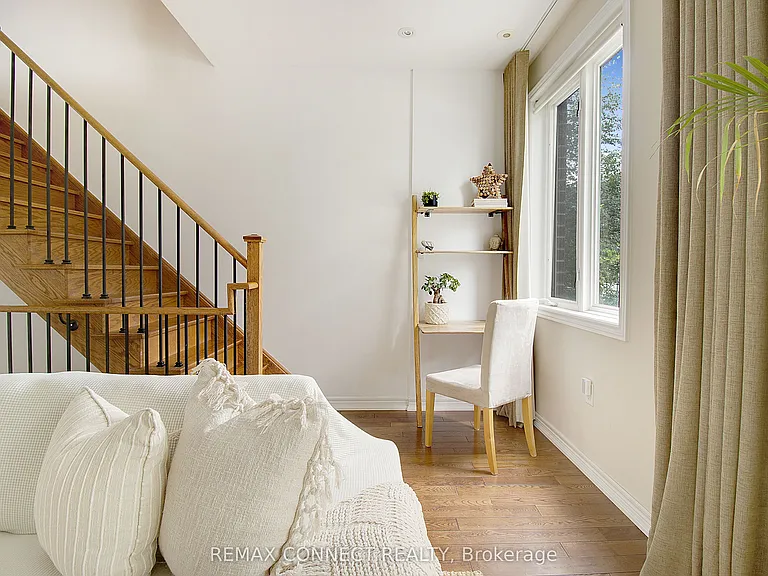 565 Shuter St — Photo 23
