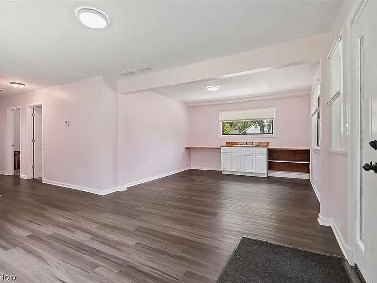 219 N Jefferson St — Photo 3