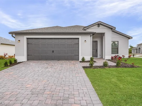 827 Rue Labeau Cir, Fort Myers, FL 33913