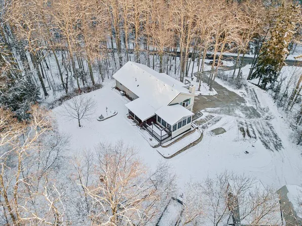 9135 North Paradise ROAD, Kewaskum, WI 53040