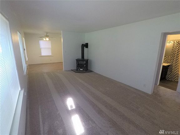4th image of 615 S West Camano Dr