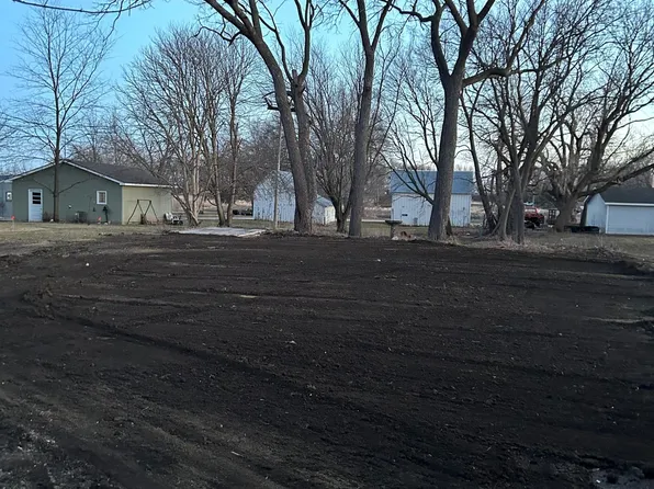 147 Lake St E, Emmons, MN 56029