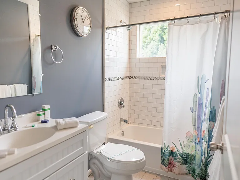 5151 Riverton Ave #1 — Photo 9