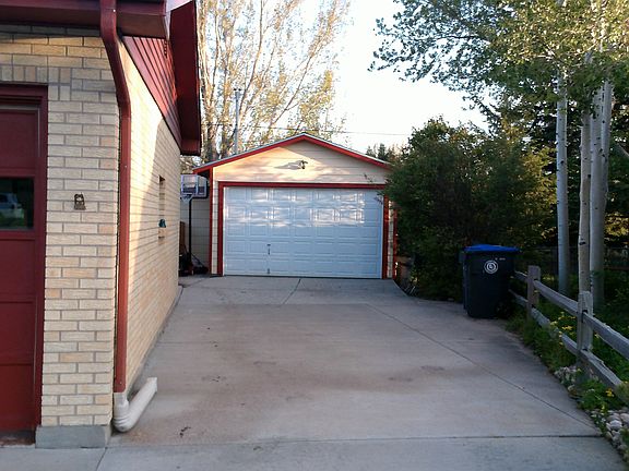 2 car garage in back