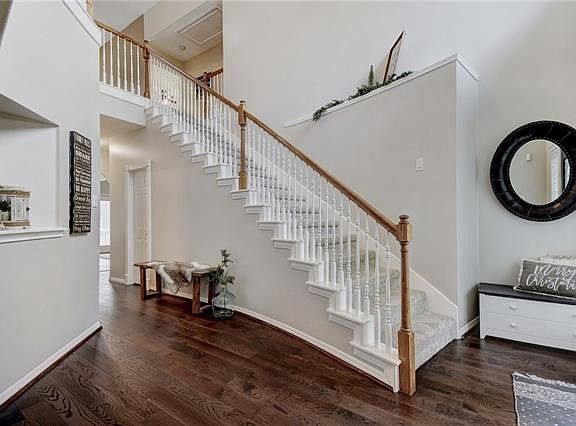 3rd image of 12820 Noyes Ln