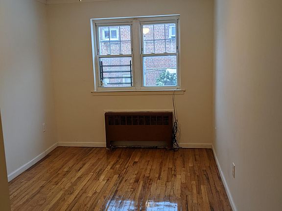 5th image of 844 Burke Ave Floor 2