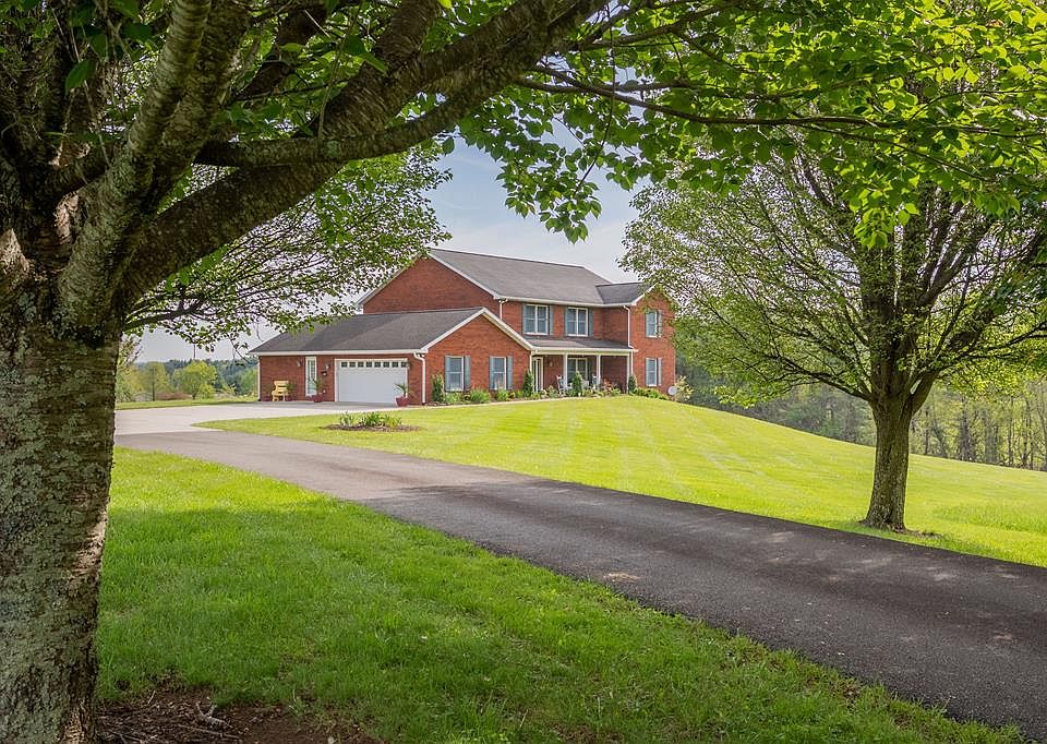 1st image of 311 Country Club Ln