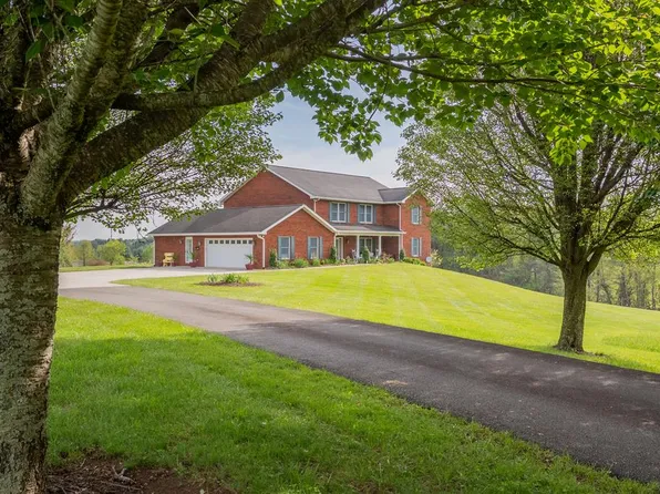 311 Country Club Ln, Galax, VA 24333