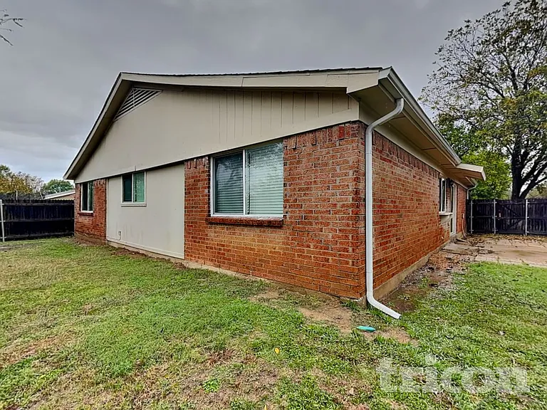 1210 Green Hill Dr — Photo 15