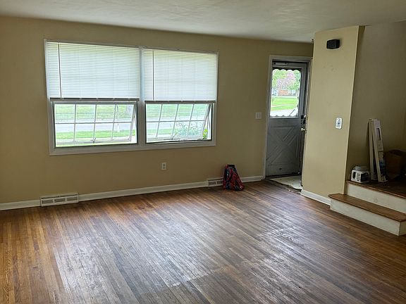 4th image of 128 Sudbury Ln APT B