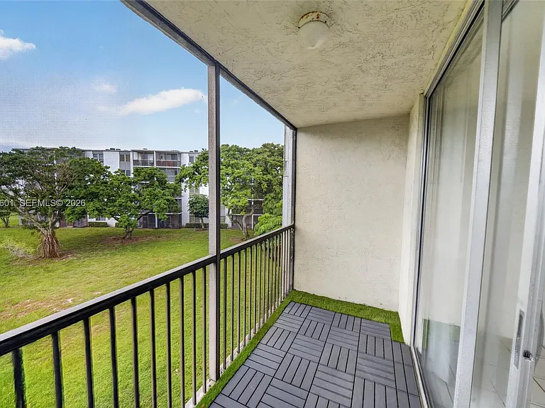 8750 N Sherman Cir #305 — Photo 62