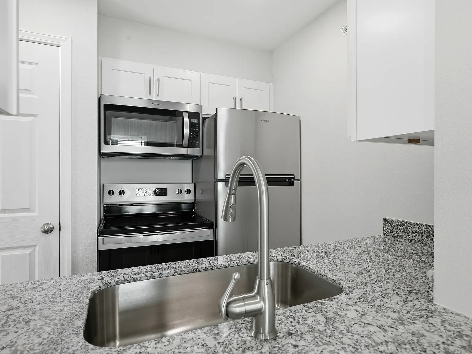 Land's End Apartments — Photo 4