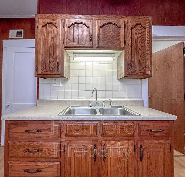 724 S Fuller Ave — Photo 4