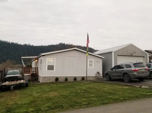 811 SE Hall St, Winston, OR 97496