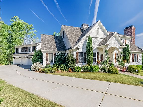 Driveway 3-Car Garage