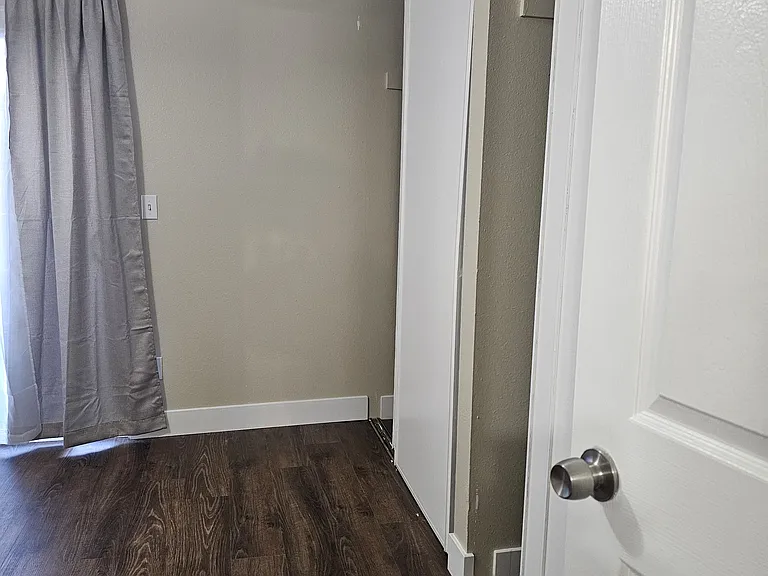 1561 N Manzanita St — Photo 5