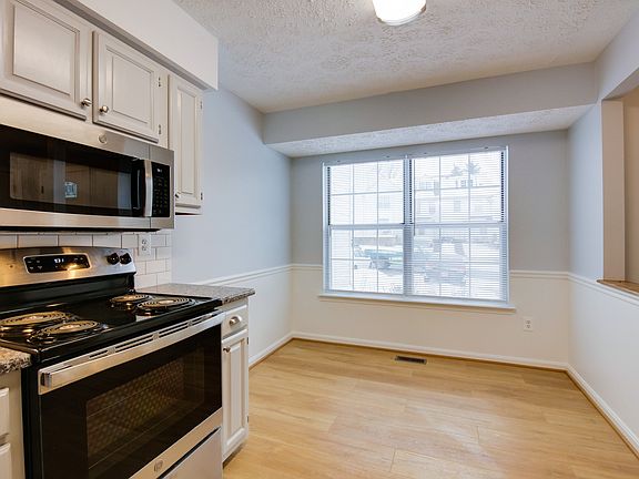 4th image of 307 Guilford Ct