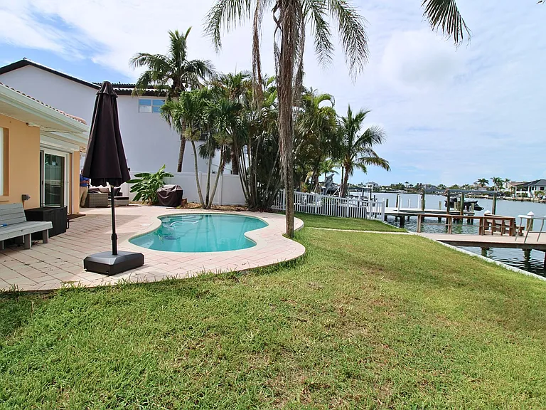 10128 Yacht Club Dr — Photo 25