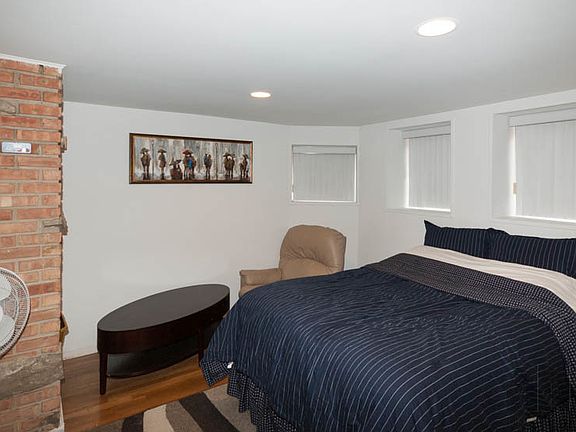 5th image of 910 W Wrightwood Ave