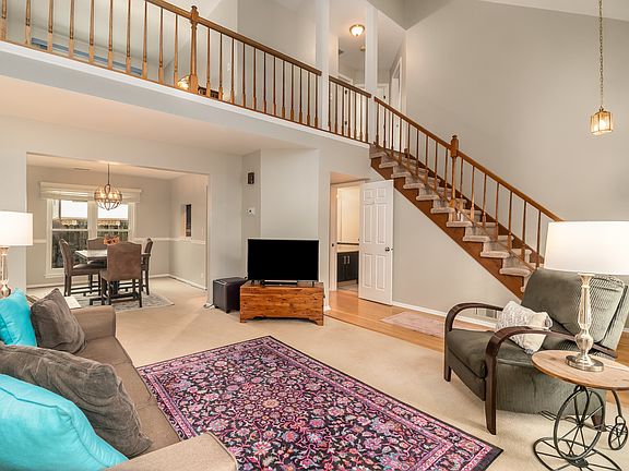 3rd image of 4073 N Newport Ln