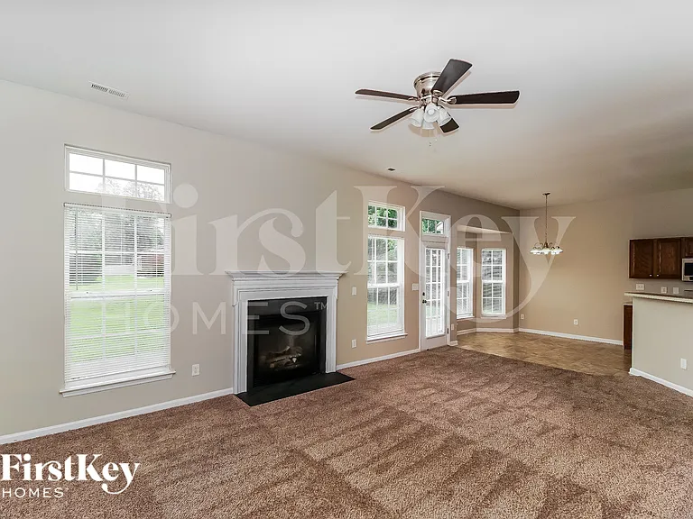731 Georgie St — Photo 4