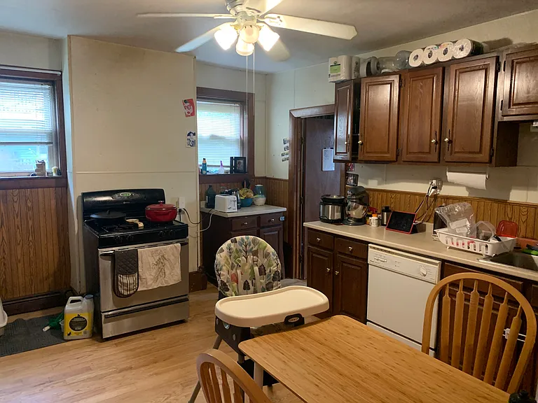 32 Holmes St #32 — Photo 3