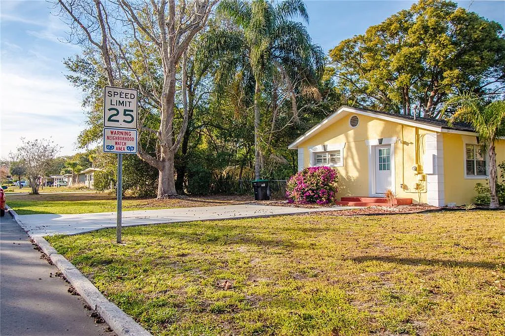 2 bed, 1.0 bath, 650 sqft, $1,800 — Photo 2